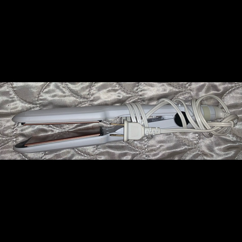 Conair 1.5 Double Ceramic Flat Iron